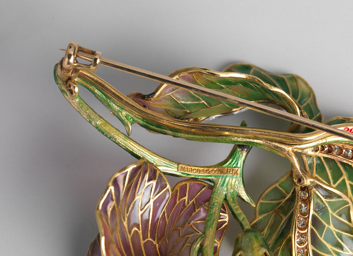 Jewellery making techniques: from structure to surface